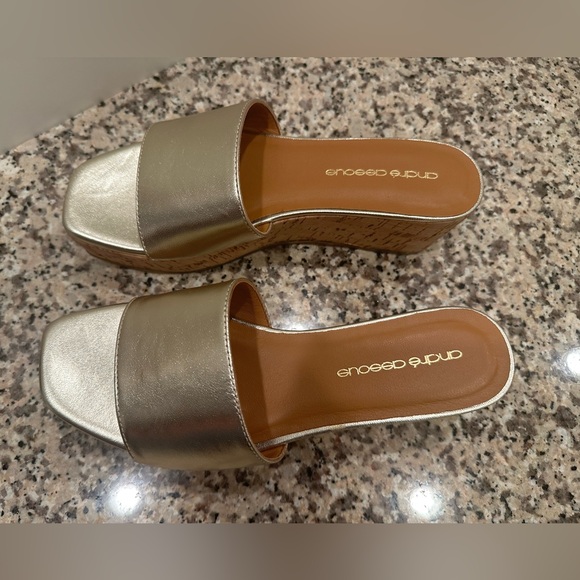 Andre Assous Sienna Platform Wedge - Picture 2 of 5